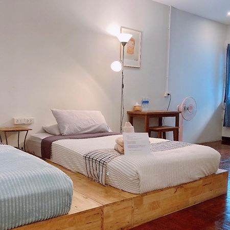 Wayside Guesthouse Чиангмай Экстерьер фото